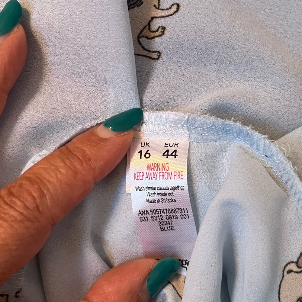 Pug print sleeveless blouse - Picture 6 of 9